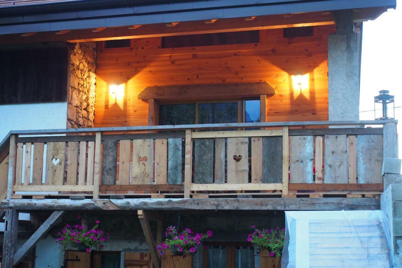 Bed and Breakfast Chez Julie Thollon-les-Memises Esterno foto
